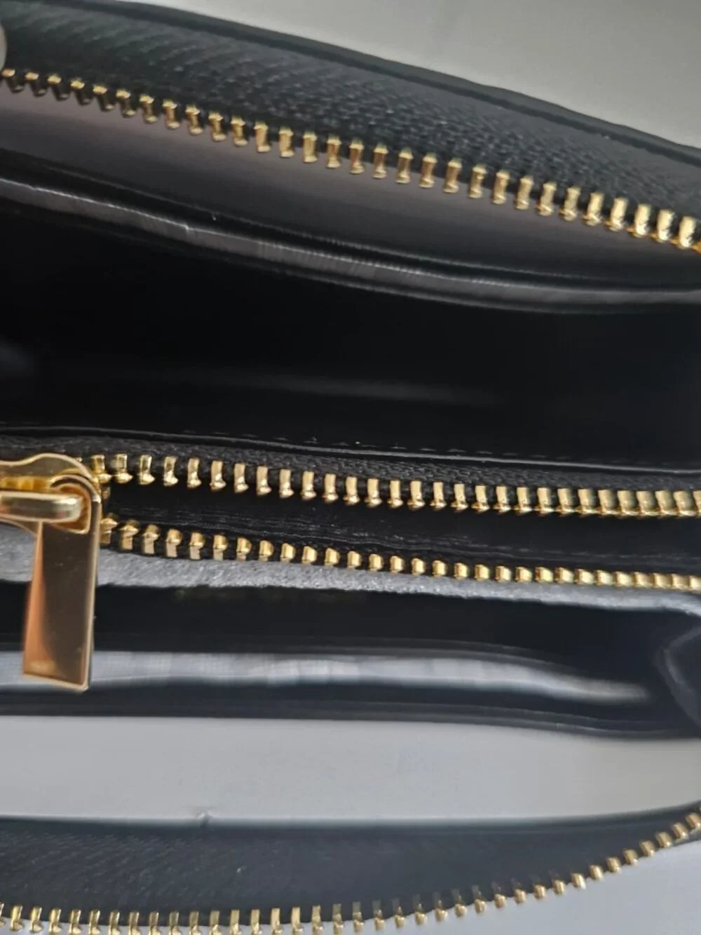 broken zip - Michael Kors Jet Set Small Leather Zip Around Black NO SIZE